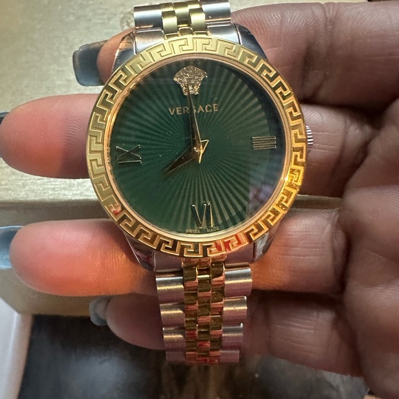 Women Genuine Versace watch - Picture 8 of 8